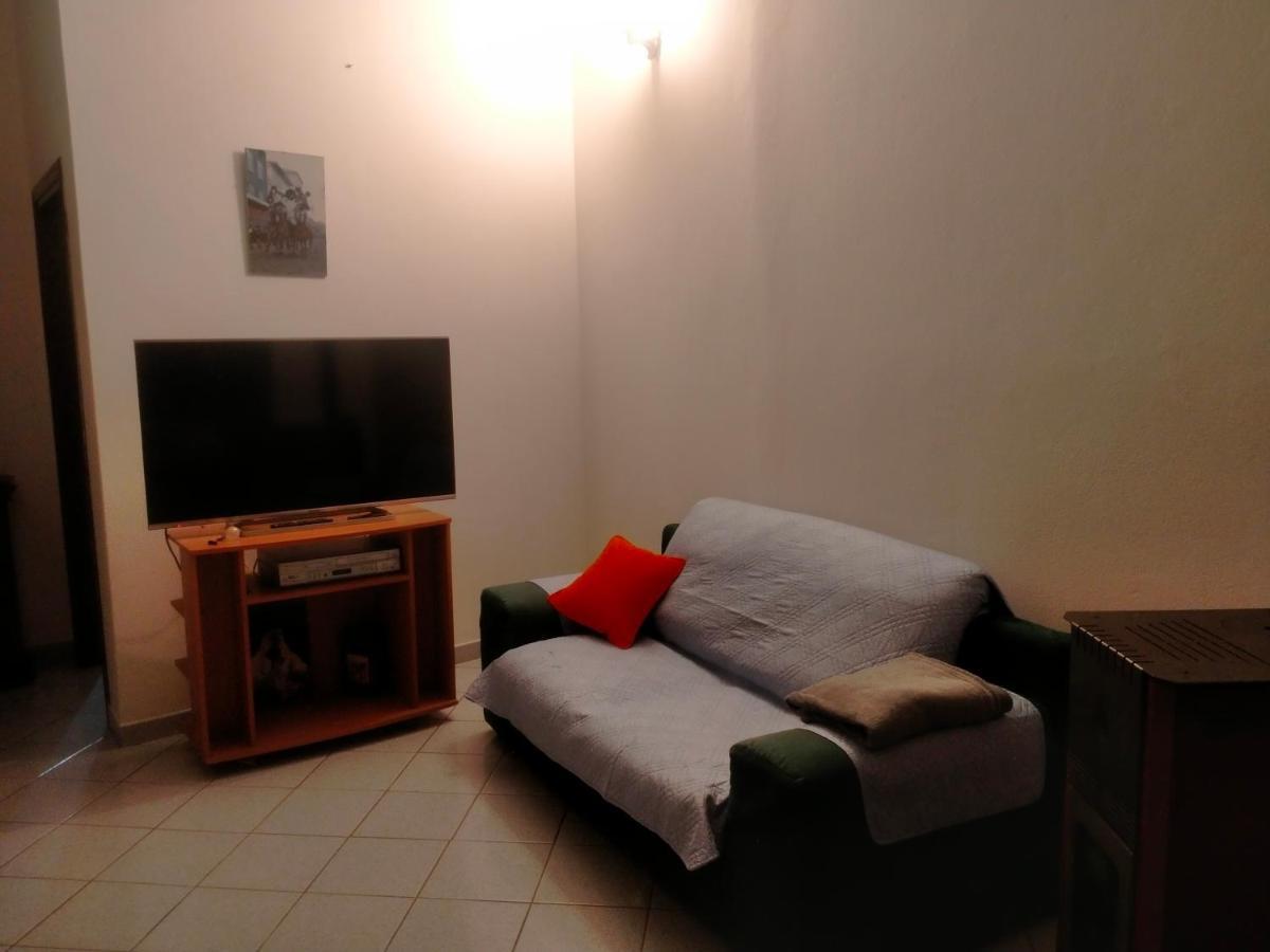 Appartamento Santa Giusta Eksteriør billede
