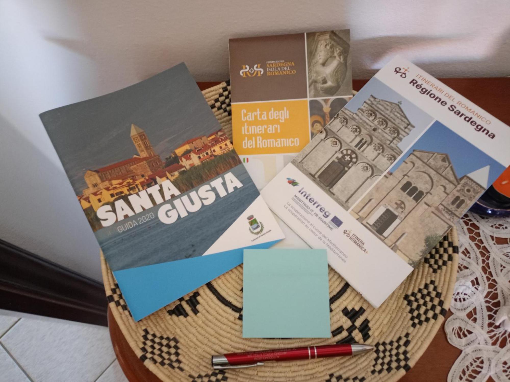 Appartamento Santa Giusta Eksteriør billede