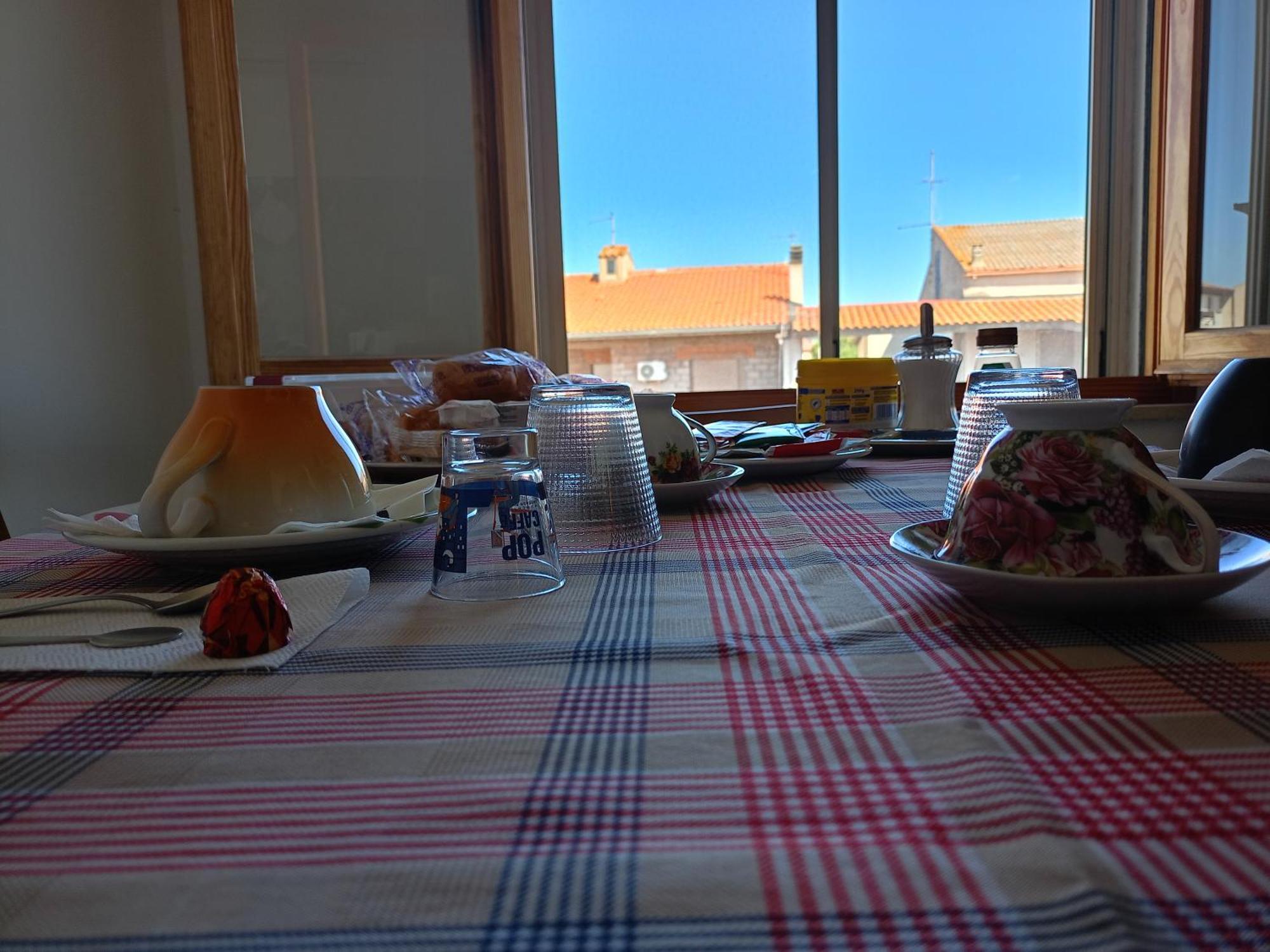 Appartamento Santa Giusta Eksteriør billede